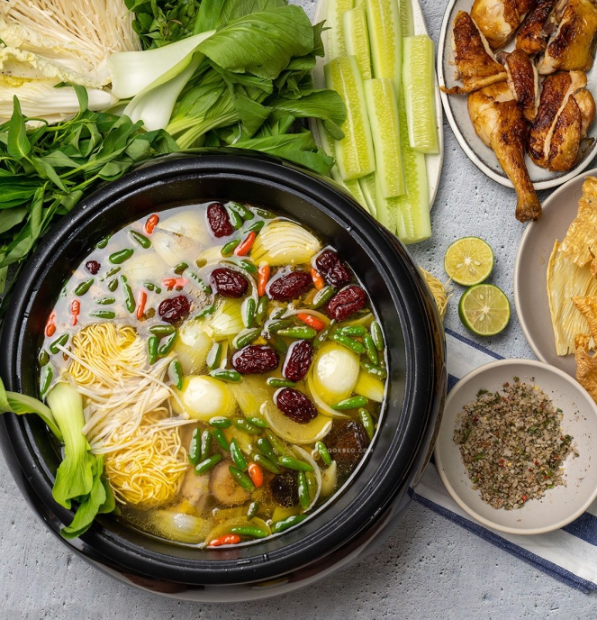 Lẩu Gà Tiềm Ớt Hiểm